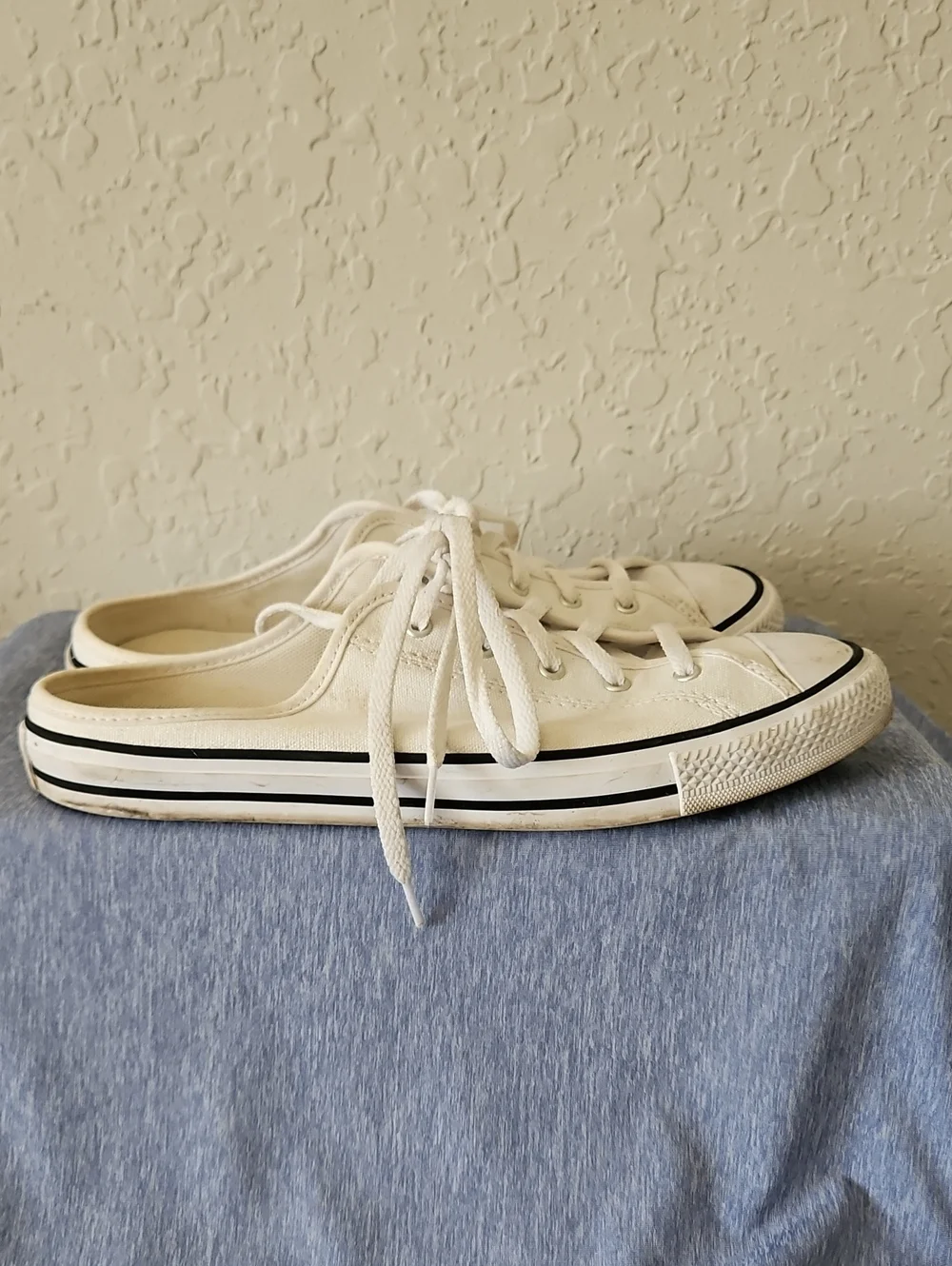 Converse Women's White  Canvas Slip Ins, Size 7